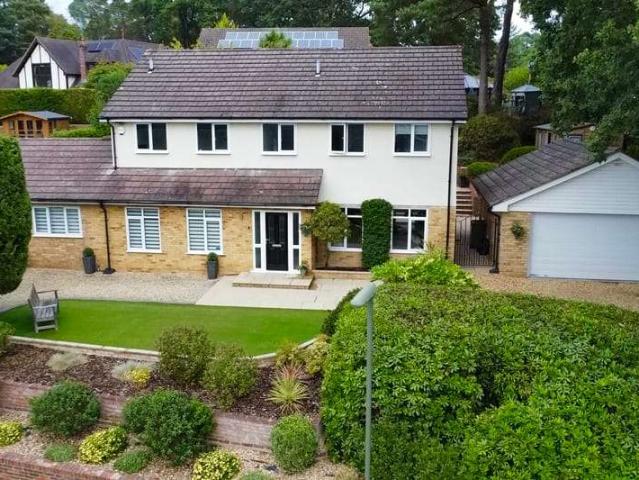 Farm for sale in Heol-las, Surrey