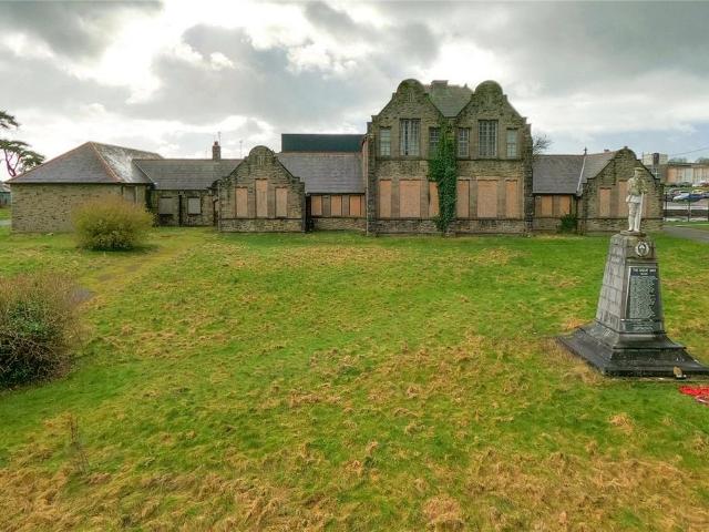 House for sale in Llangefni, Wales