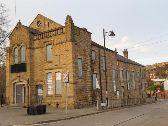 House for sale in Batley, West Yorkshire