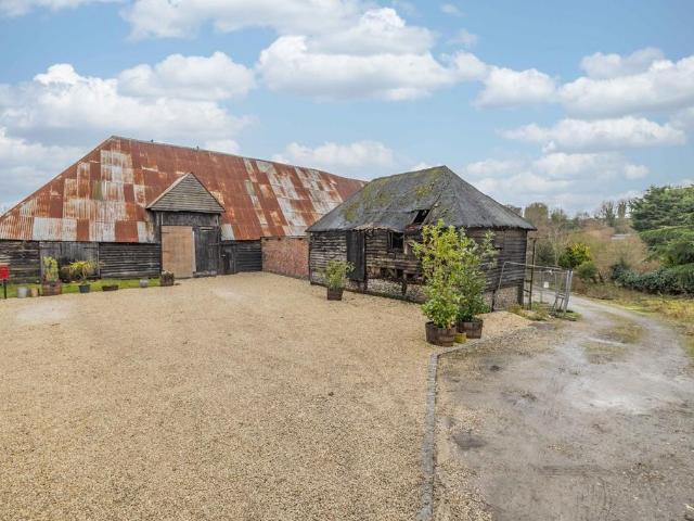 House for sale in Oad Street, Kent