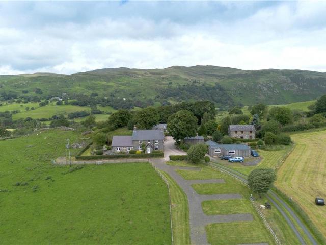 House for sale in Llandderfel, Wales