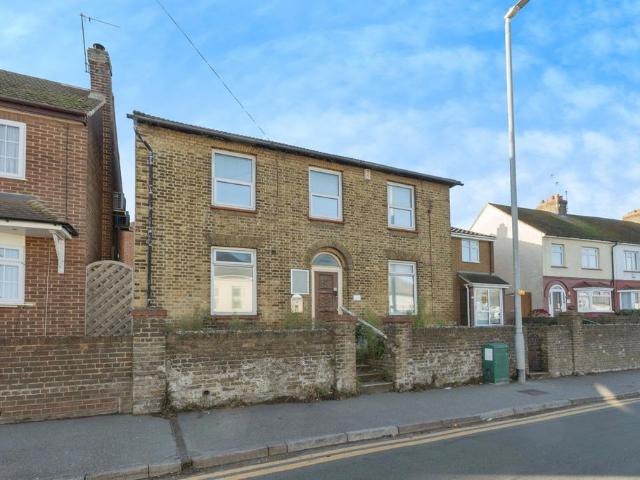 House for sale in Westcourt, Hamerton