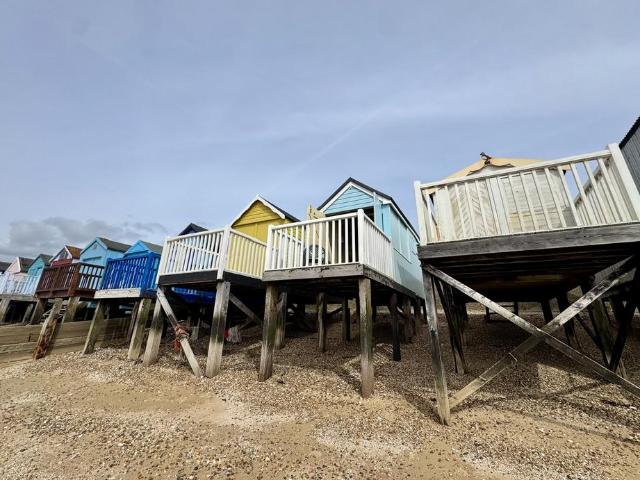 House for sale in North Shoebury, Alton Barnes