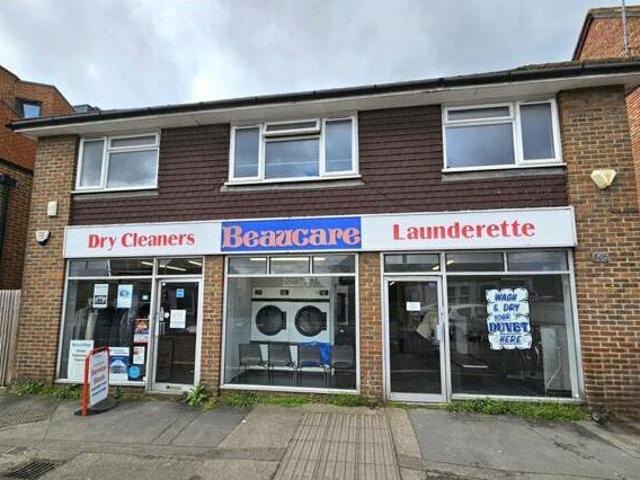 House for sale in Heol-las, Surrey