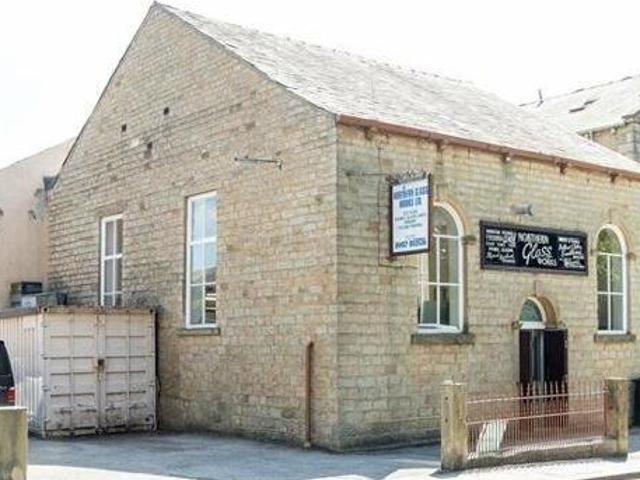 House for sale in Shirebrook Park, Charlesworth