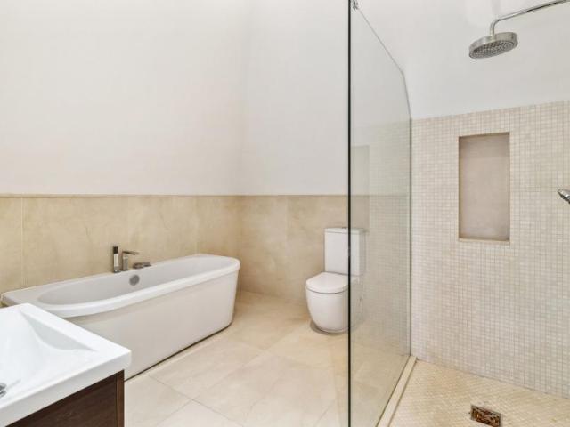 House for rent in Stoke D'Abernon, Blackhills