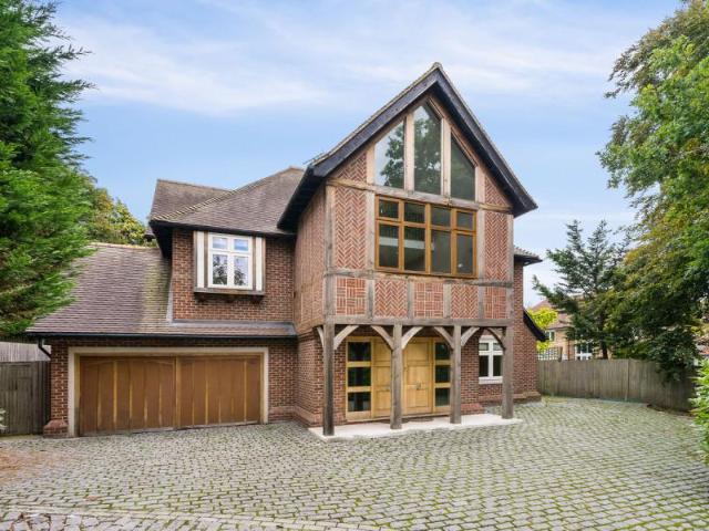 House for rent in Stoke D'Abernon, Blackhills