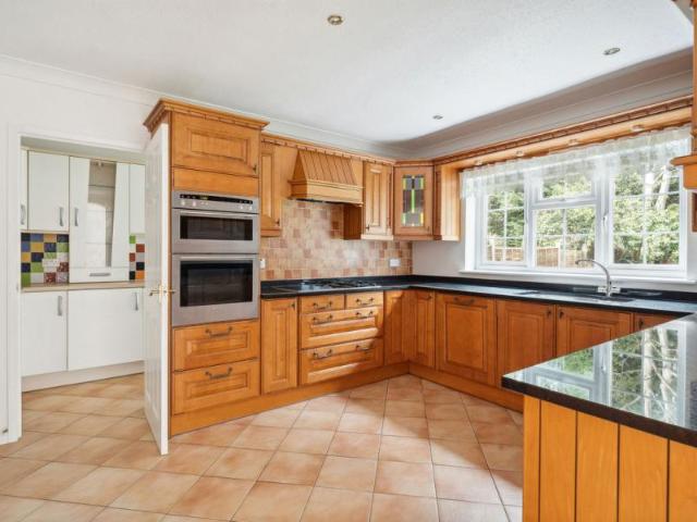 House for rent in Stoke D'Abernon, Blackhills
