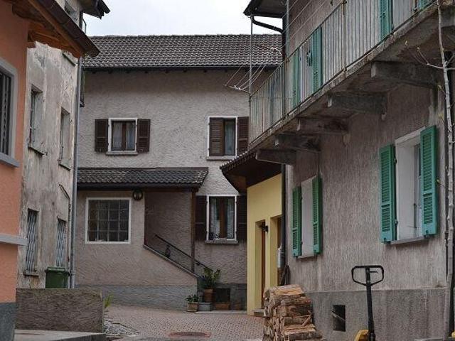 Haus kaufen in Biasca, Tessin