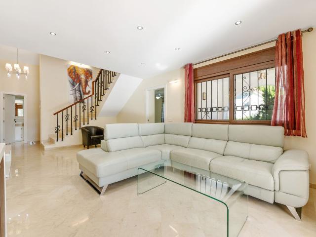 Casa en alquiler en Atalaya, Costa del Sol Occidental