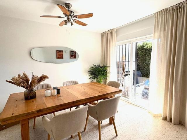 Casa en alquiler en Barriada Islas Canarias, Estepona