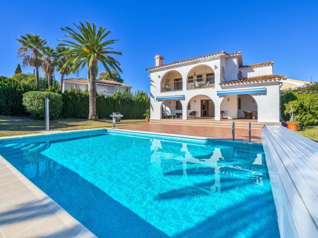 Casa en alquiler en Atalaya-Isdabe, Costa del Sol Occidental