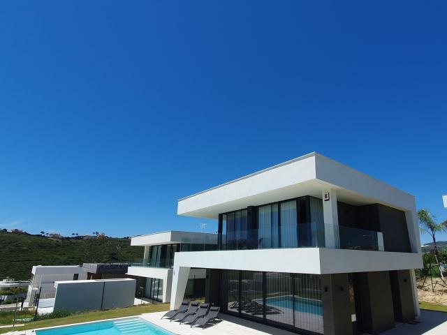 Casa en alquiler en Castillo de la Duquesa, Costa del Sol Occidental