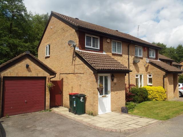 Apartment for rent in Broadfield, Glynde
