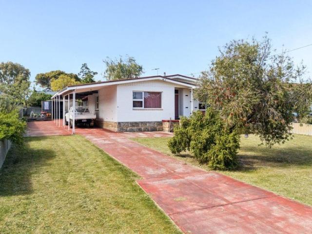 House for sale in Cloverdale, Western Australia