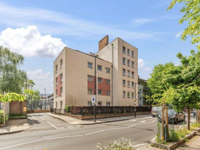 House for rent in Bromley-by-Bow, Poplar Grove