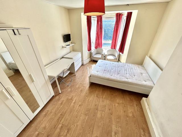 Room for rent in Bromley-by-Bow, Poplar Grove