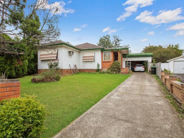 House for sale in Kingswood