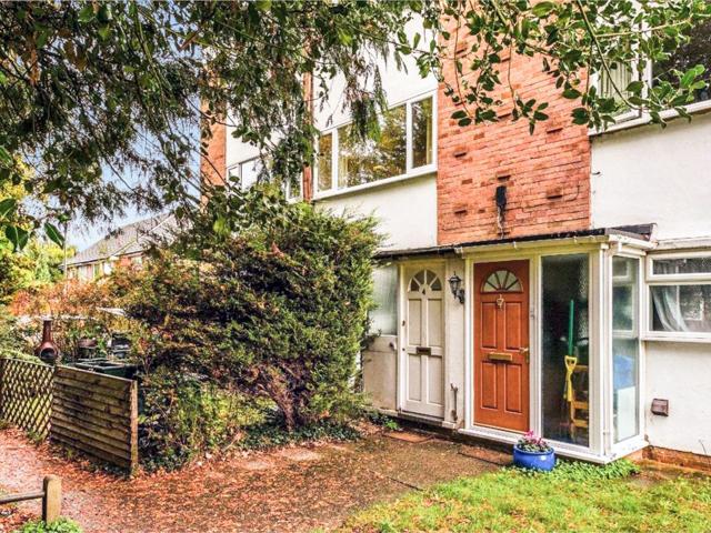 Apartment for rent in Blackhills, Surrey