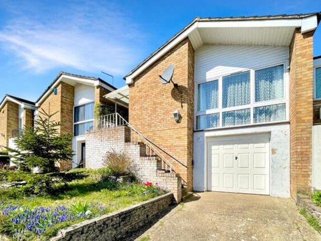 House for sale in Luton