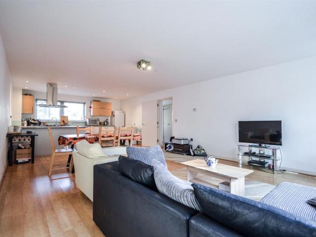 Apartment for rent in Bromley-by-Bow, Poplar Grove