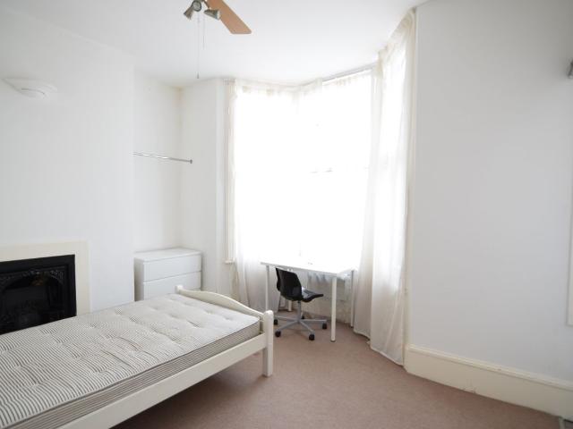 Studio for rent in Queen's Park, Brighton & Hove