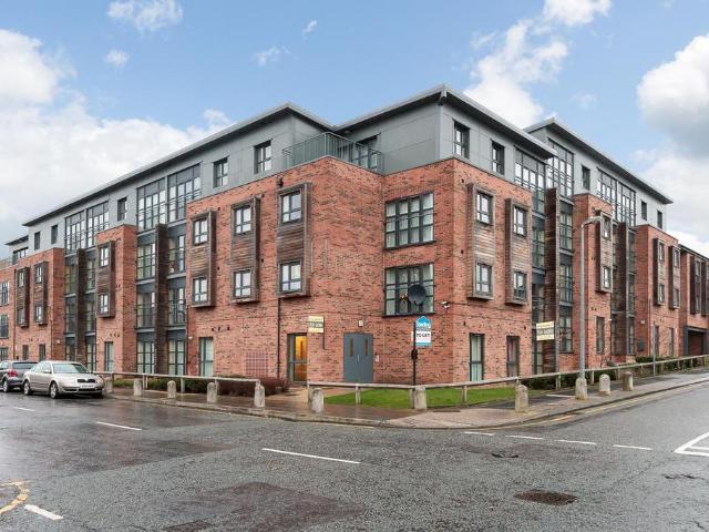 Apartment for rent in Barton upon Irwell, Salford