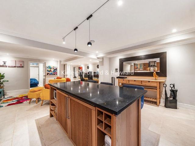 Apartment for rent in London Borough of Hounslow, Greater London