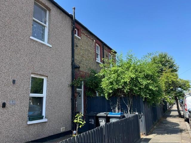 Apartment for rent in London Borough of Merton, Collier's Wood