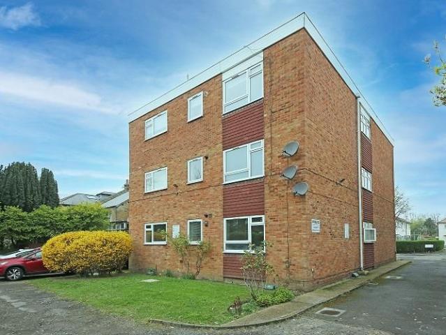 Apartment for rent in London Borough of Merton, Collier's Wood