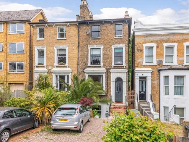 Apartment for rent in London Borough of Lewisham, Forest Hill