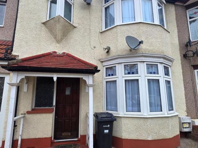 House for rent in London Borough of Redbridge, Greater London