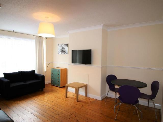 Apartment for rent in Greaves, Bare