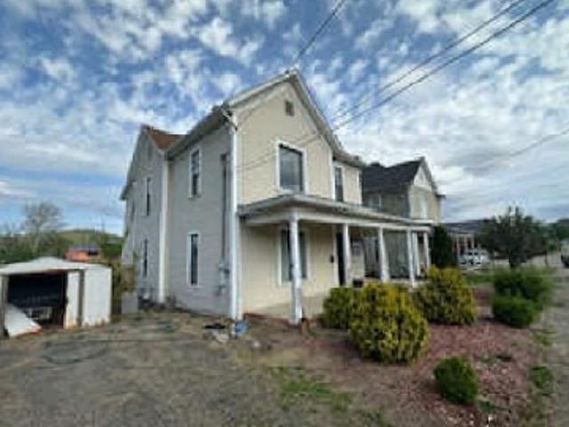 House for sale in Saint Marys, West Virginia