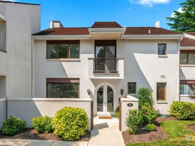 Condo for sale in Devon