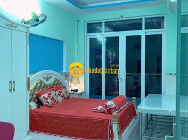 Nhà mặt phố bán