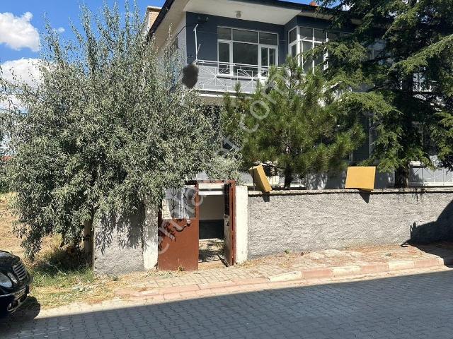 Akşehir içerisinde satılık Villa