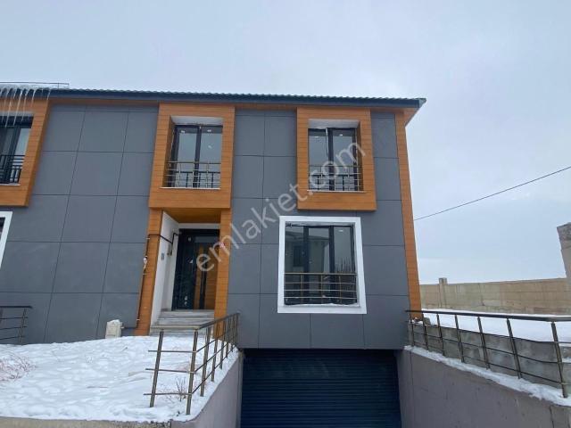 Aziziye içerisinde satılık Villa