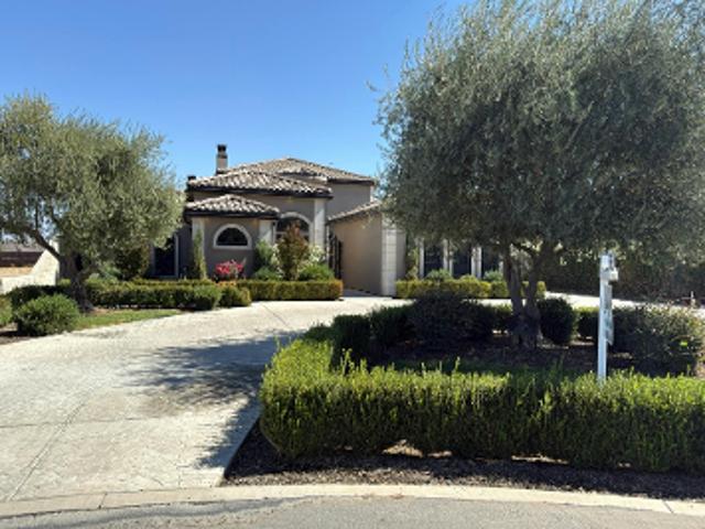 House for sale in Tulare, Tulare County