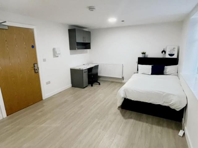 Studio for rent in Old Trafford, Trafford Park