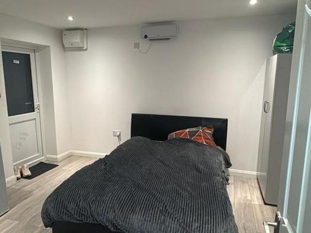 Studio for rent in Slough