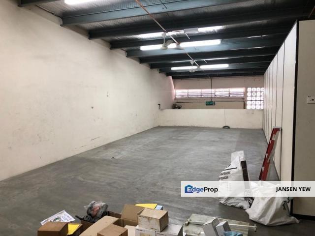 Warehouse for rent in Beringin, Georgetown