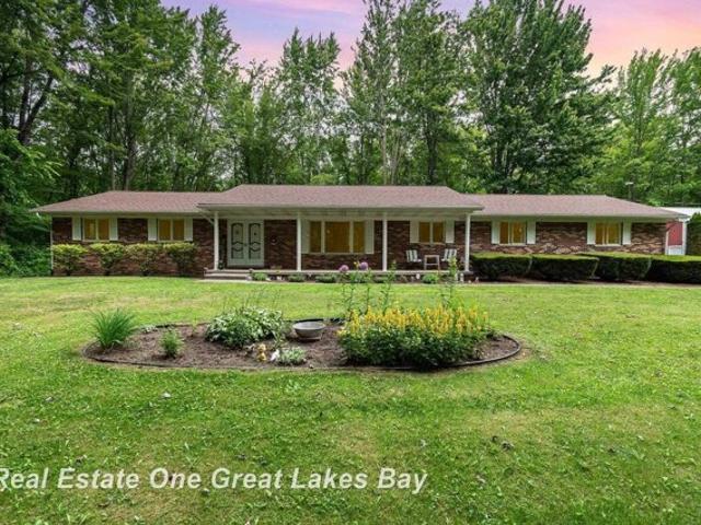 House for sale in Hemlock