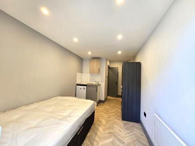 Studio for rent in Gould's Green, Greater London