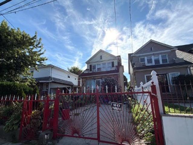 House for sale in Queens, Arverne