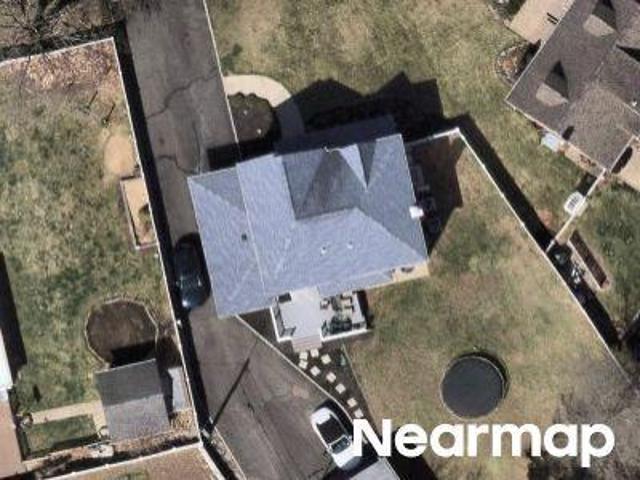 House for sale in Commack