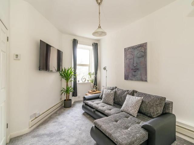 Apartment for rent in Hillside, Leith
