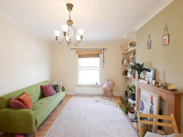 Apartment for rent in Brownswood Park, Stoke Newington