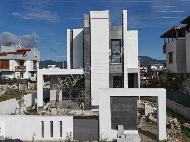 Dikili, İzmir içerisinde satılık Villa