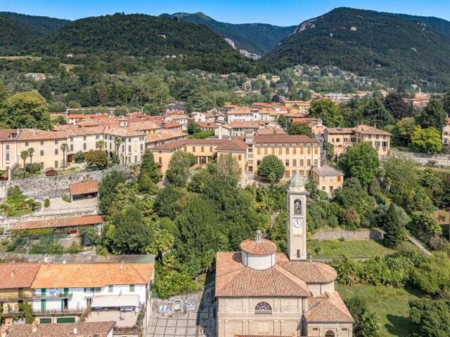 Villa Indipendente in vendita a Crevenna, Erba